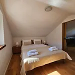 Lovely Attic Apartman-melani Apartamento *