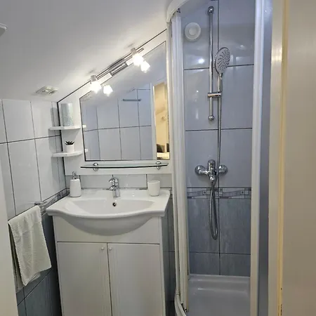 Lovely Attic Apartman-melani * زادار