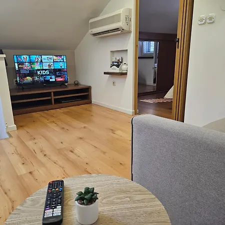 Lovely Attic Apartman-melani شقة
