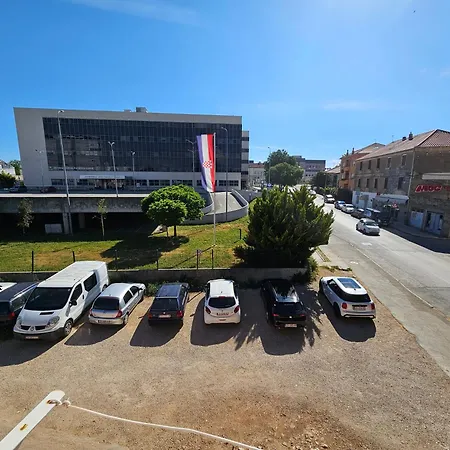 Lovely Attic Apartman-melani