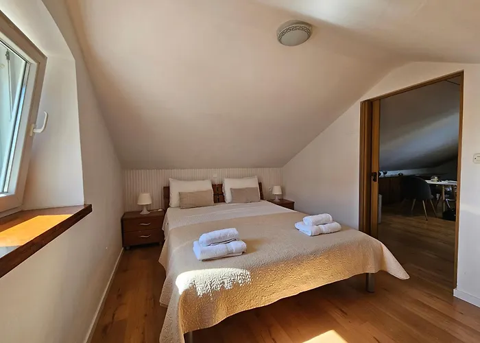 Lovely Attic Apartman-melani 아파트 *