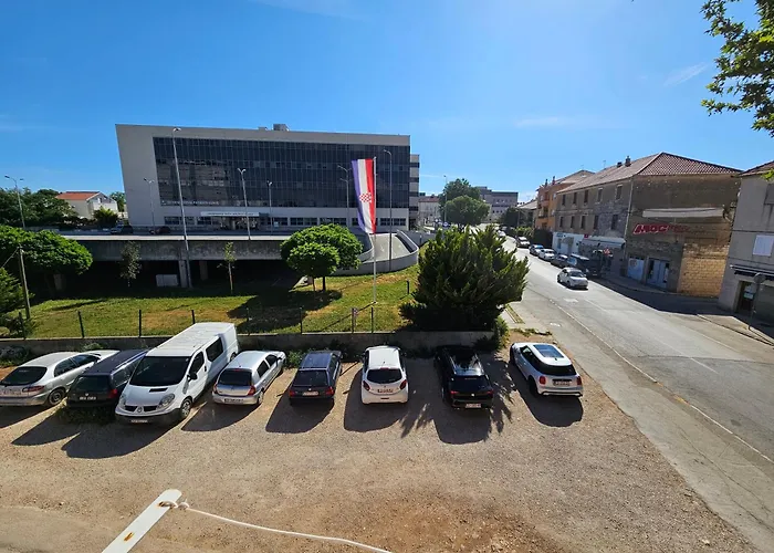 Lovely Attic Apartman-melani